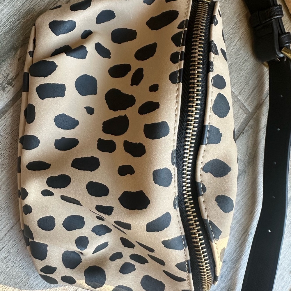 NWOT- Universal Thread Tan and Black Leopard Print Belt Bag - Picture 2 of 4